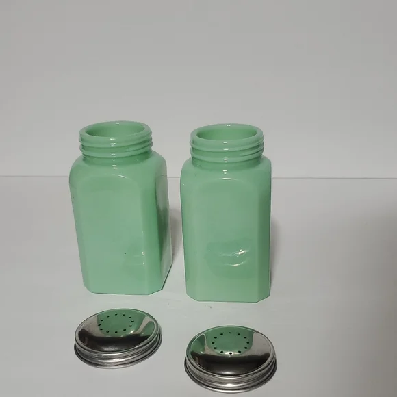 Jadeite Salt and Pepper Shakers - Picture 3 of 5
